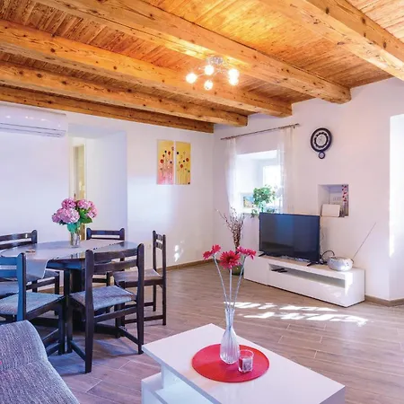 3 Bedroom Gorgeous In Feriehus Mrcevo
