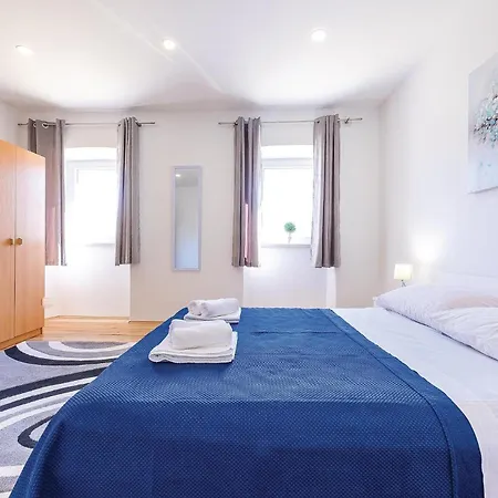 3 Bedroom Gorgeous In * Mrcevo